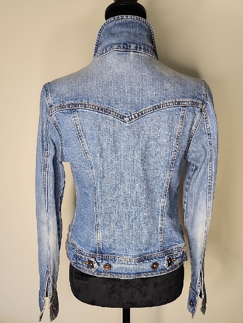 Womens Light Wash Jean Jacket Medium Fitted Denim Trucker Jacket - Picture 4 of 11